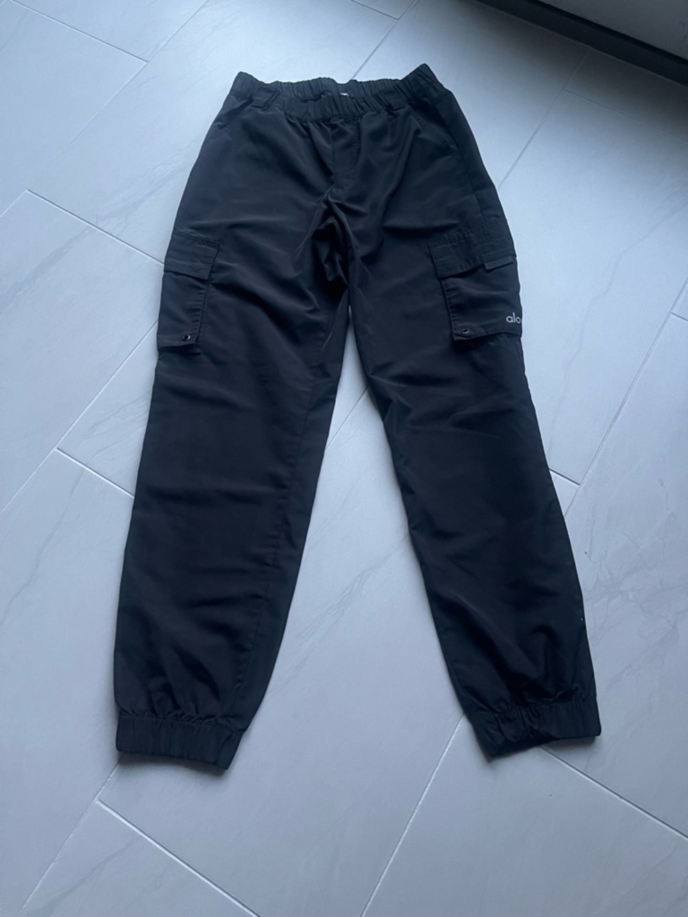 ALO Yoga Black Elastic Waist Cargo Joggers